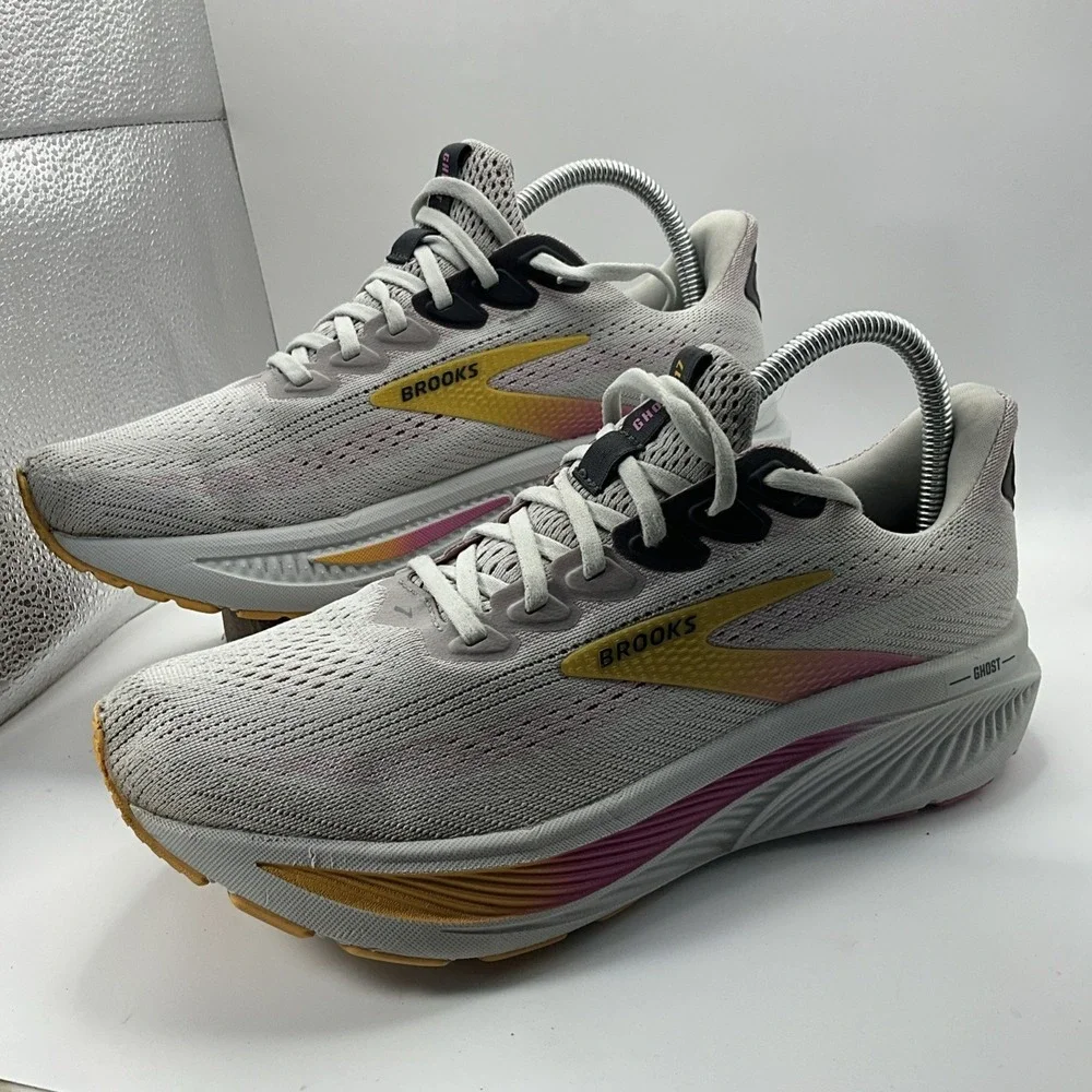 Size 9 - Brooks Ghost 17 Oyster Apricot‎ Pink W